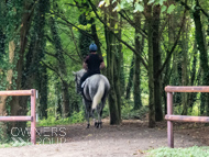 NH100923-81 - Nicky Henderson Stable Visit